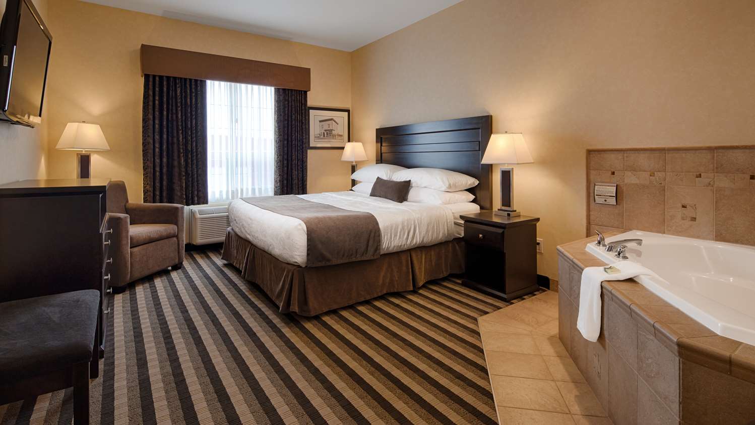 King Whirlpool Suite